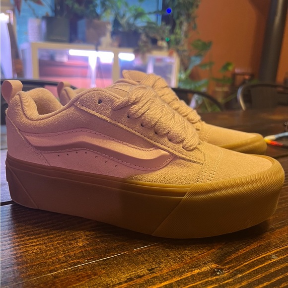Vans Pink Suede Low-Top Sneakers with Gum Sole - Picture 2 of 2